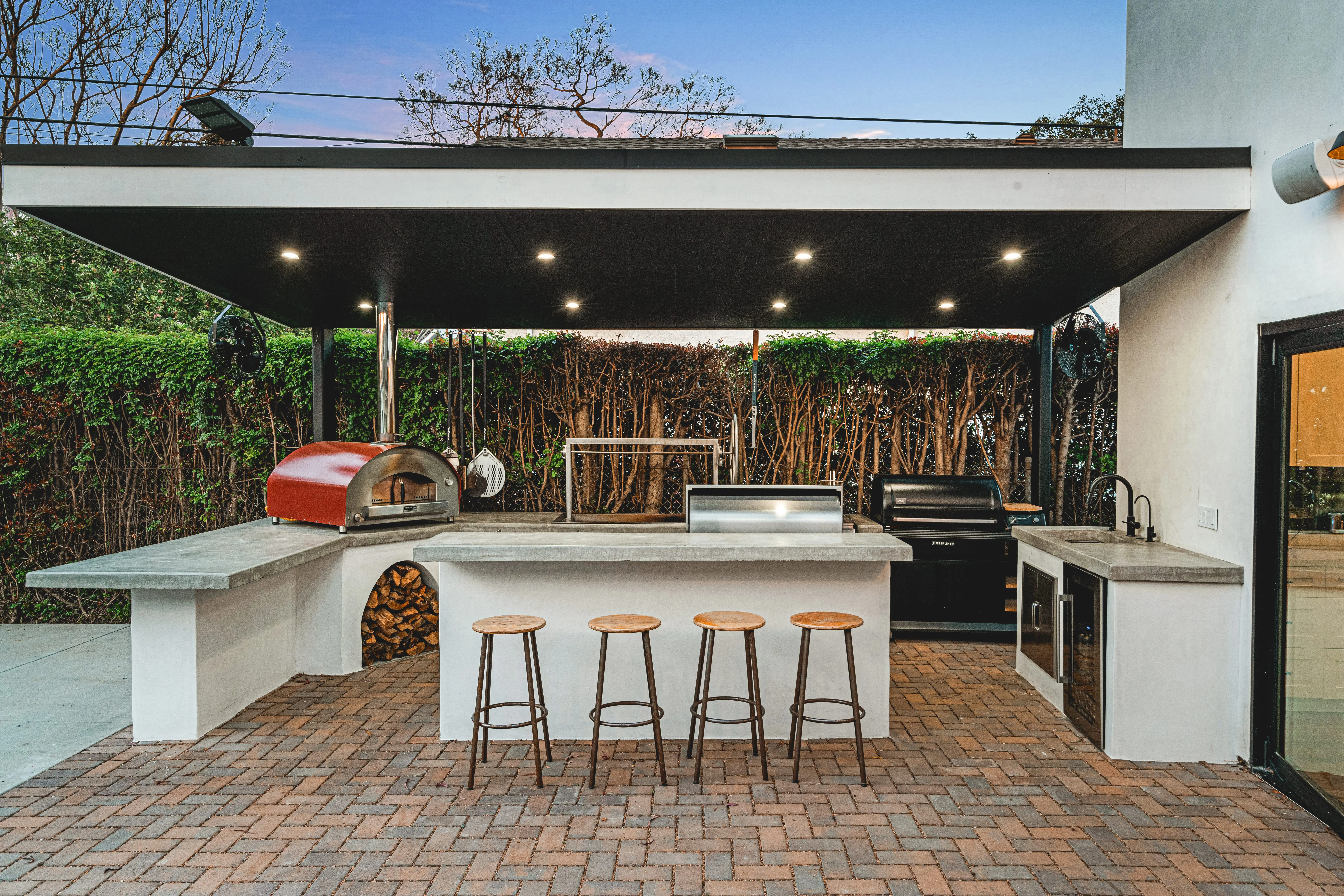 outdoor kitchen